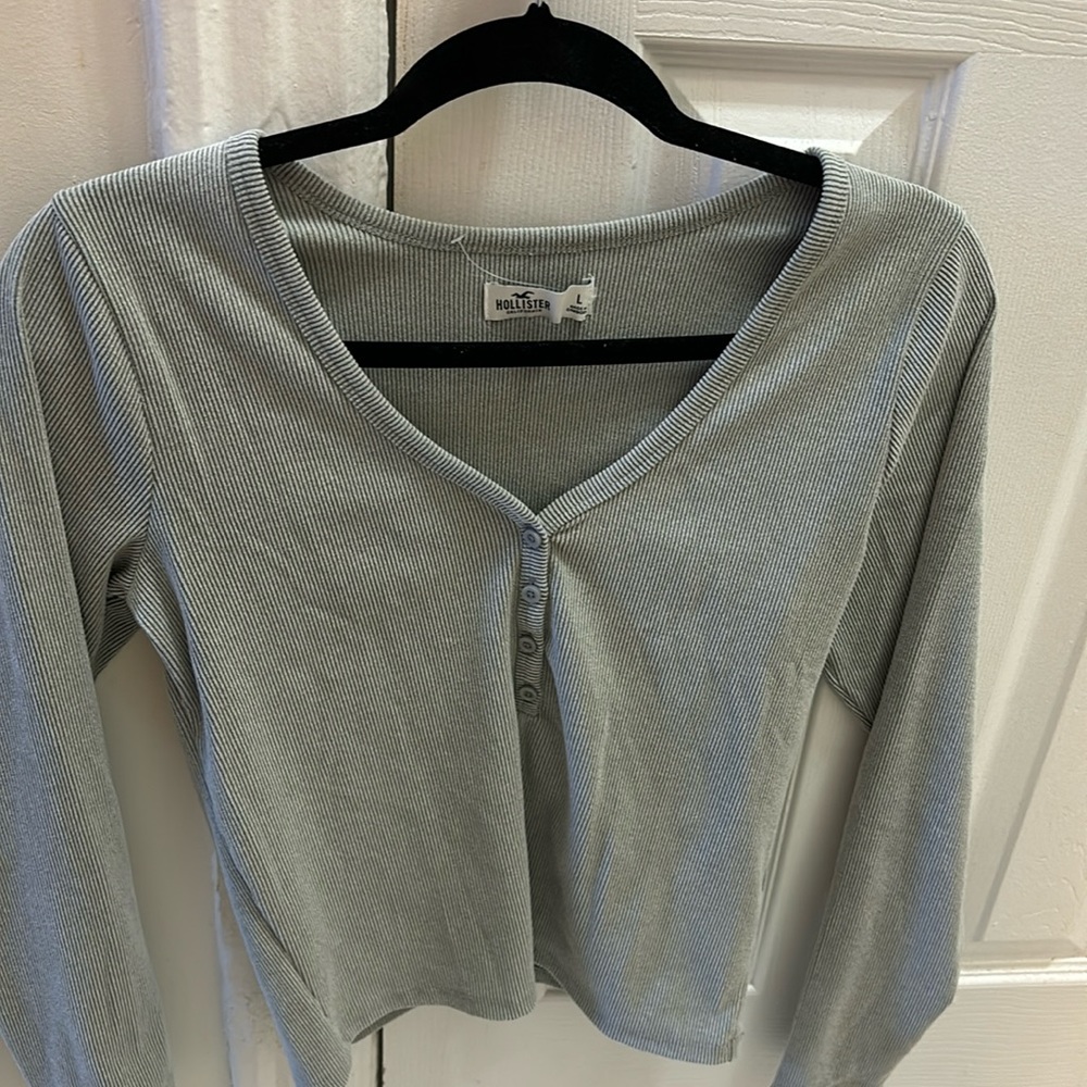 Gray Hollister top